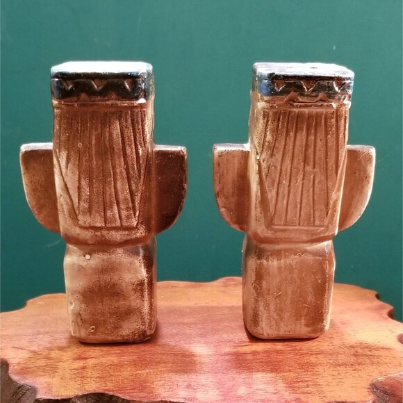 Mid Century Native American Totem Pole Ceramic Salt & Pepper Shakers 3.75" High - Picture 3 of 6